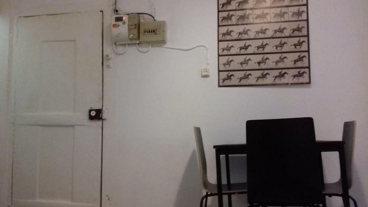 City Center | Chiado Typical Small Flat Lisbon Bagian luar foto