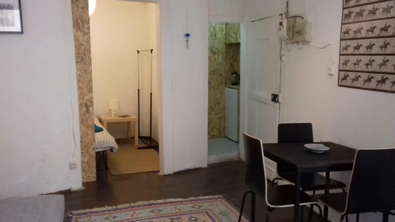 City Center | Chiado Typical Small Flat Lisbon Bagian luar foto