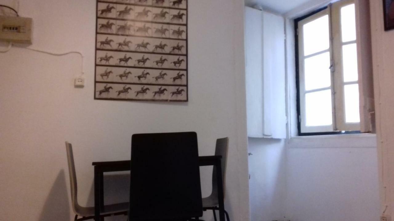 City Center | Chiado Typical Small Flat Lisbon Bagian luar foto